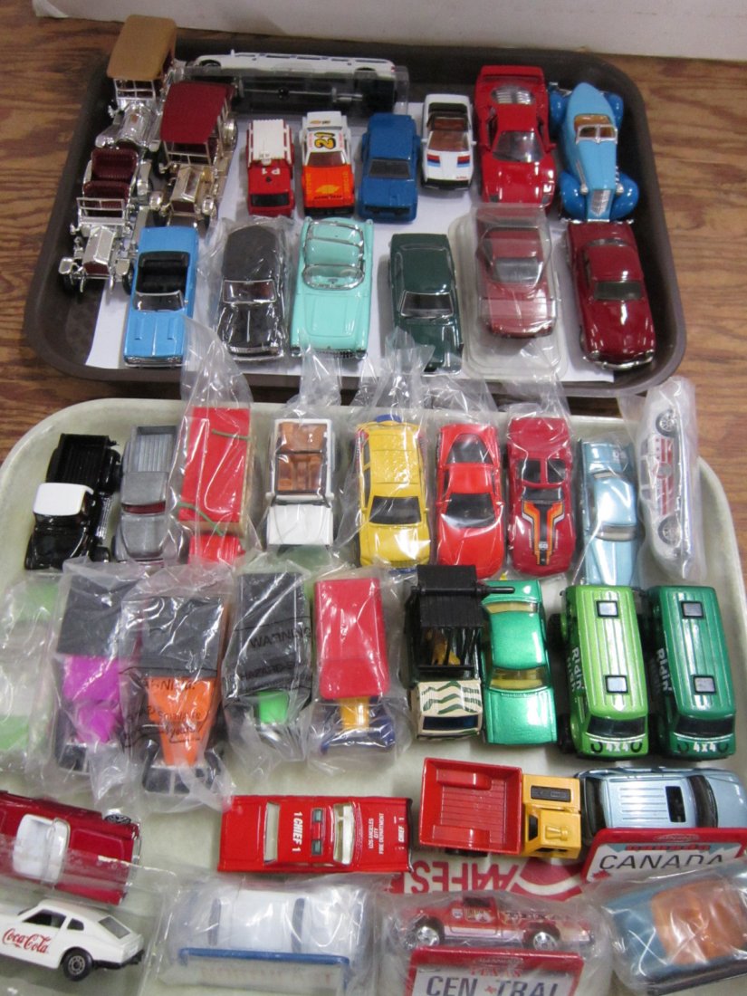 Lot Loose Matchbox and Other Small Scale Vehicles inclu (1 of 3)