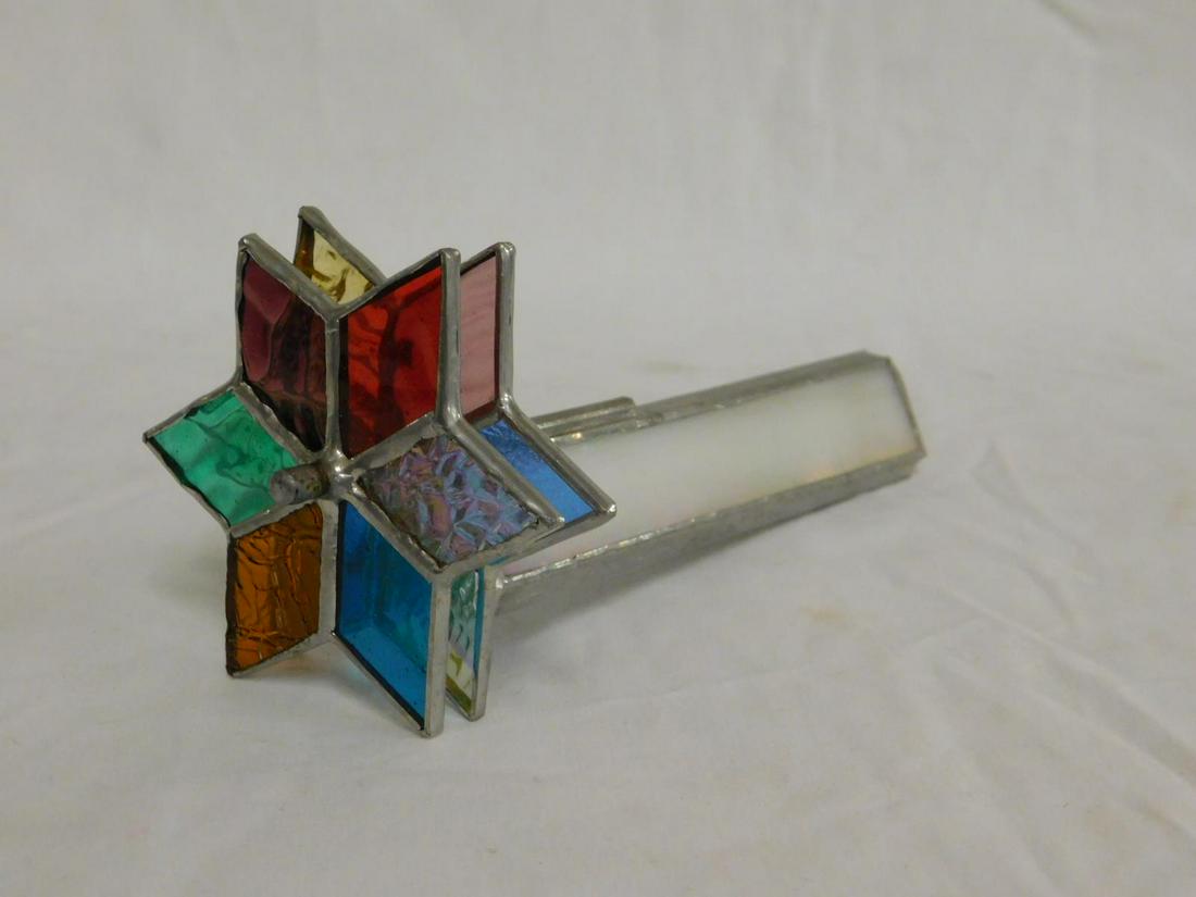 Slag Glass 3 Sided Kaleidoscope: Slag Glass three Sided Kaleidoscope,opalescent glass with twin six star colored glass swivel ends; from Fantasy Glass Works, artist signed "Mason97", length 6 1/2". [26] CONDITION: Very good.