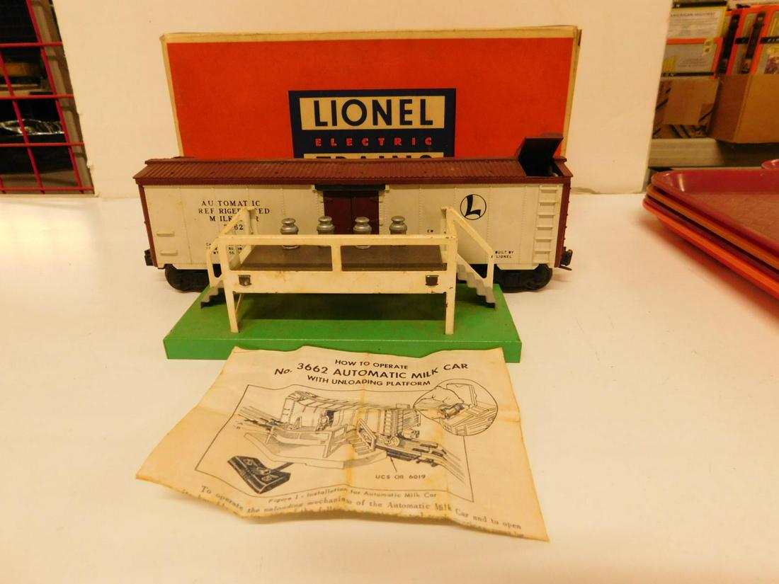 Lionel Operating Milk Car / Platform & Cans: Lionel Operating Milk Car / Platform and Cans. No. 3662, cream and brown, original packaging and box, post war. CONDITION: Very good, well maintained in working condition.