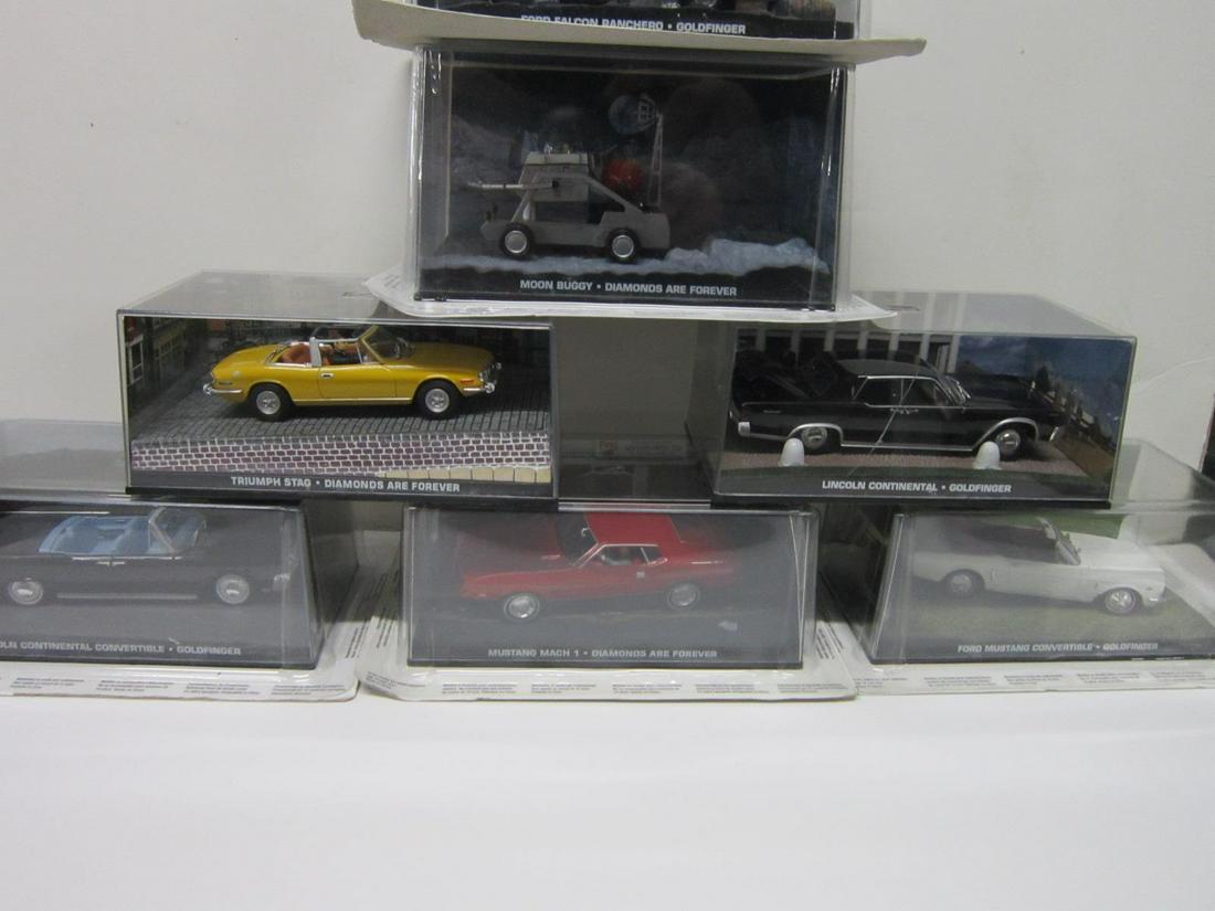 18 James Bond 007 vehicles with magazines: 18 James Bond 007 vehicles with magazines, all new or like new in original plastic cases (4 without packaging), including: Sean Connery - Goldfinger, Mustang and Ranchero and (2) Lincoln Continentals 