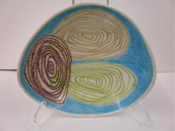 Raymor Italian Pottery Bowl: Raymor Italian pottery 12 3/4" bowl w/abstract shelf form design