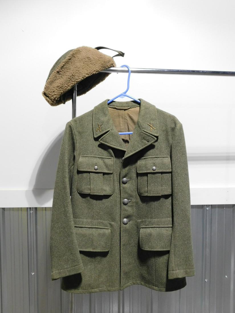Danish Army Winter Coat & Hat: Danish Army Winter Coat & Hat, ACB 1945 - 92U (three crowns). [32] CONDITION: Excellent.