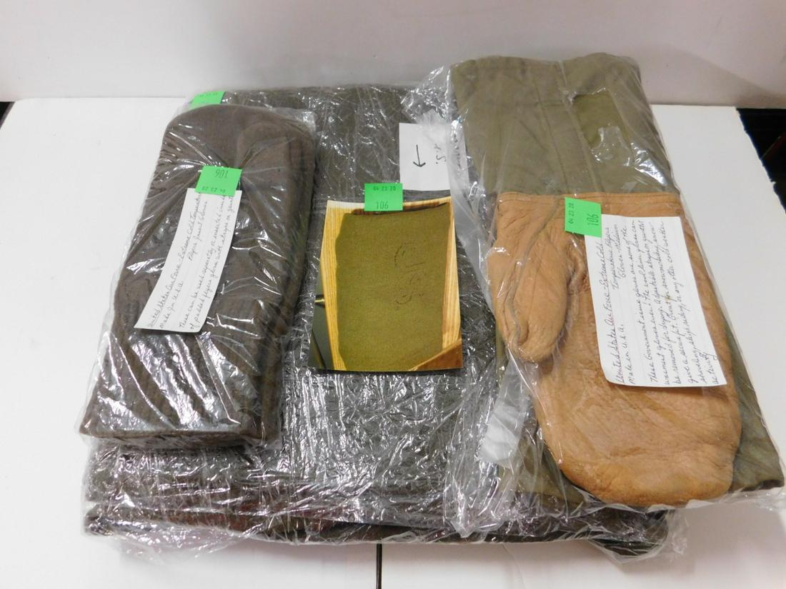 Lot of US Military Extreme Cold Gloves & Blanket: Lot of US Military Extreme Cold Gloves & Blanket including: US Air Force, extreme cold temperature flyers gloves - medium, government issue, with removable wool liners, adjustable straps on gauntlet, 