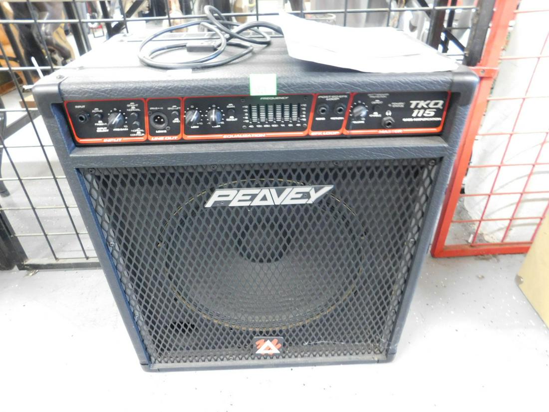 Peavey Bass AMP: Peavey Bass AMP, TNT - 115 with line out, input, equalization, EFX Loop, 75 W RMS - 8 OHMS, 100 WRMS - 4 OHMS, 25 1/2" x 22" x 13", black. Ser # 11531669 [8] CONDITION: Used, some wear, working.