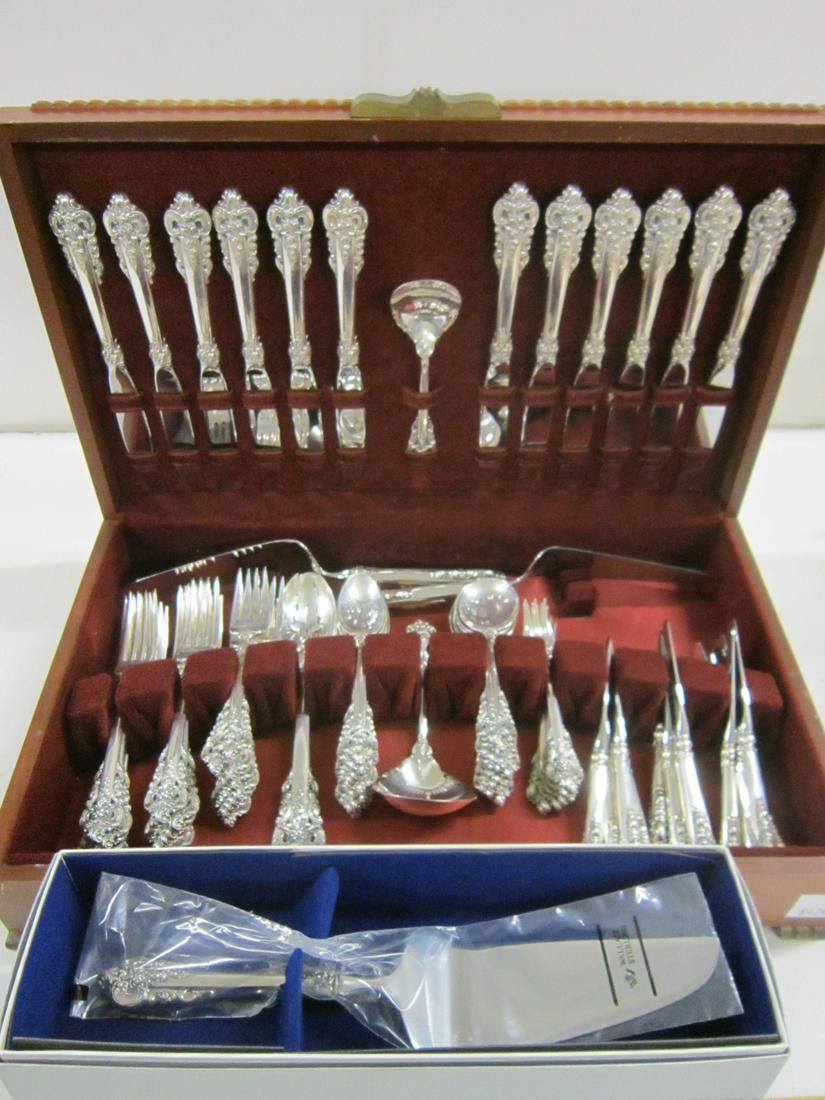 Wallace Grand Baroque Sterling Flatware Set: Wallace Grand Baroque Sterling Silver Flatware Set, service for 12 including; 12 hollow handled dinner knives, 12 hollow handled butter, 12 dinner forks, 10 salad forks, 12 soup spoons, 12 tea spoons,