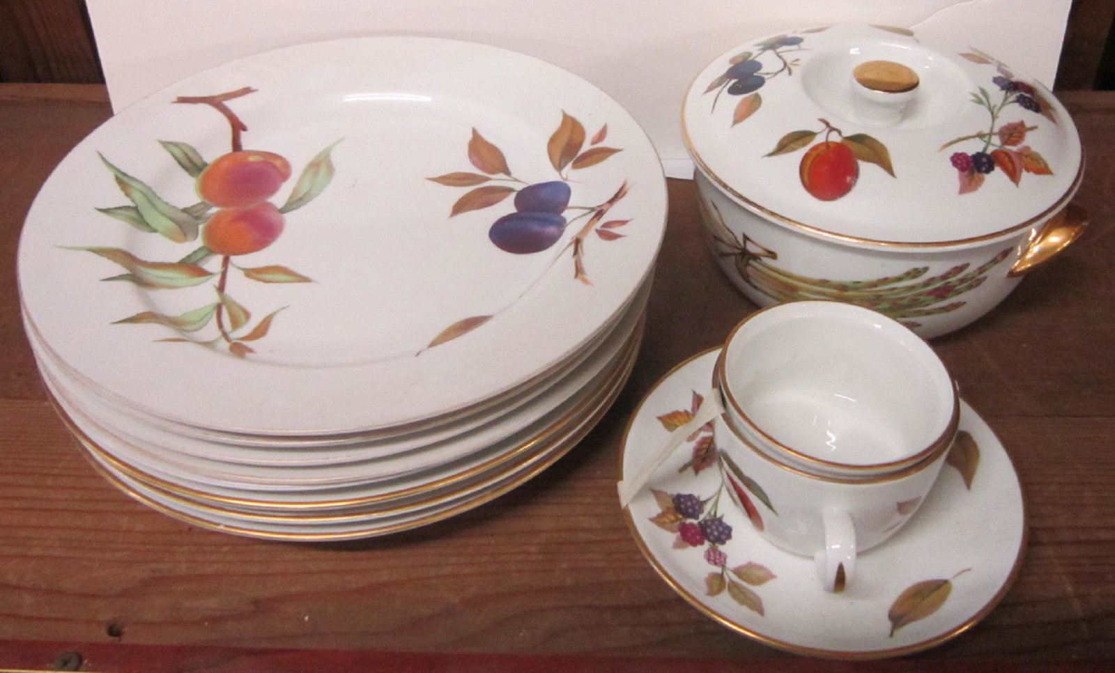 Royal Worcester Evesham Porcelian Lot: Royal Worcester Evesham Porcelian Lot. Includes: covered casserole, 7 1/2" diam., eight dinner plates, 10" diam., cup and saucer and a 3" custard. CONDITION: Light wear from use to plates, otherwise f