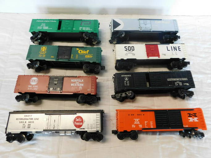 8 Lionel Modern Era Train Box Cars