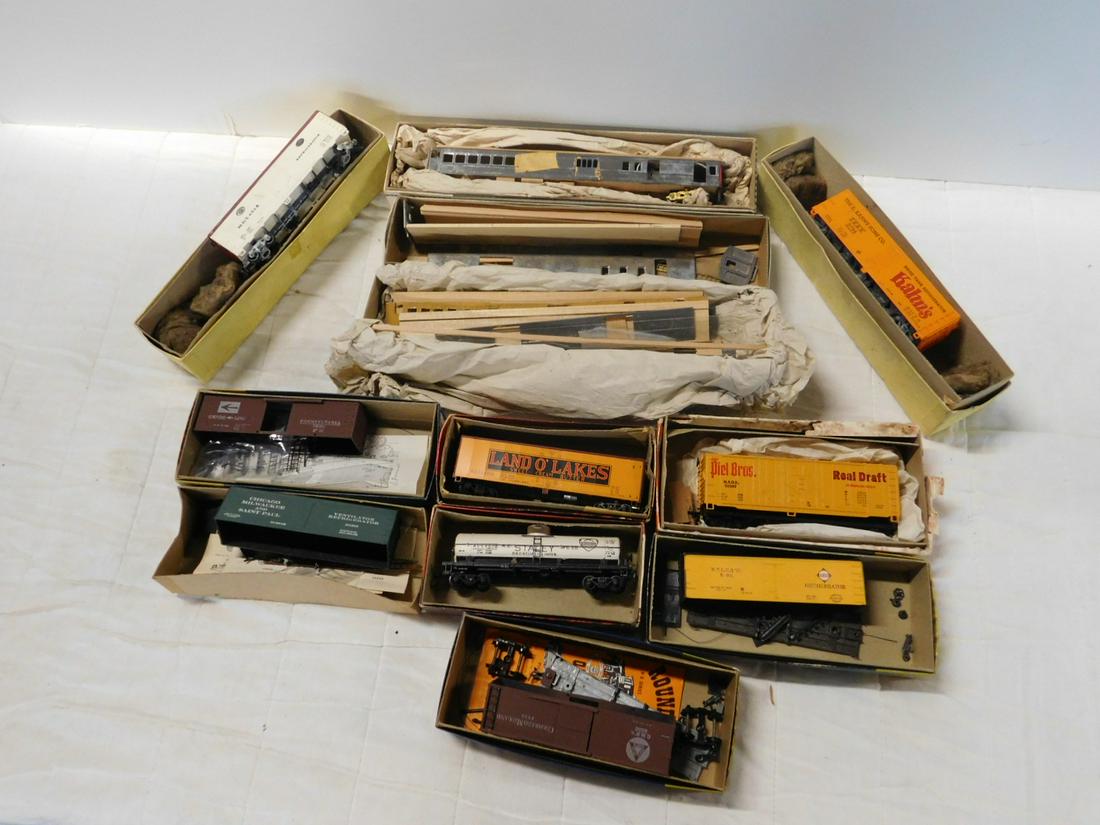 Assorted Railroad Train Car Kits: Assorted Railroad Train Car Kits, all with original boxes, HO scale including: Walthers (2) CNW Gas Electric 6451 (unassembled) and P & B Combine (assembled), Roundhouse Products - Colorado Midland bo