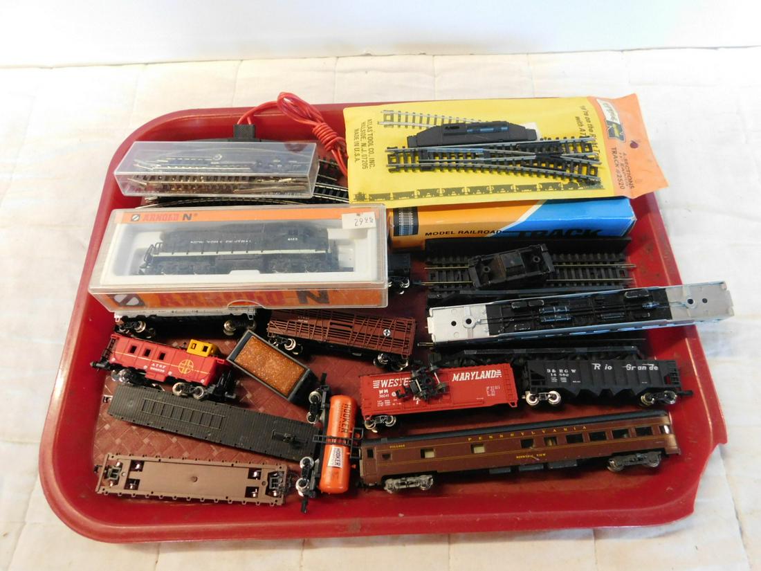 Lot of Assorted N Gauge Engine, Trains & Track: Lot of Assorted N Gauge Engine, Trains and Track including: Arnold - N, New York Central 6123 diesel engine (like new in plastic container), twelve AHM, Bachman & Atlas train cars, flat, tanker, coal,