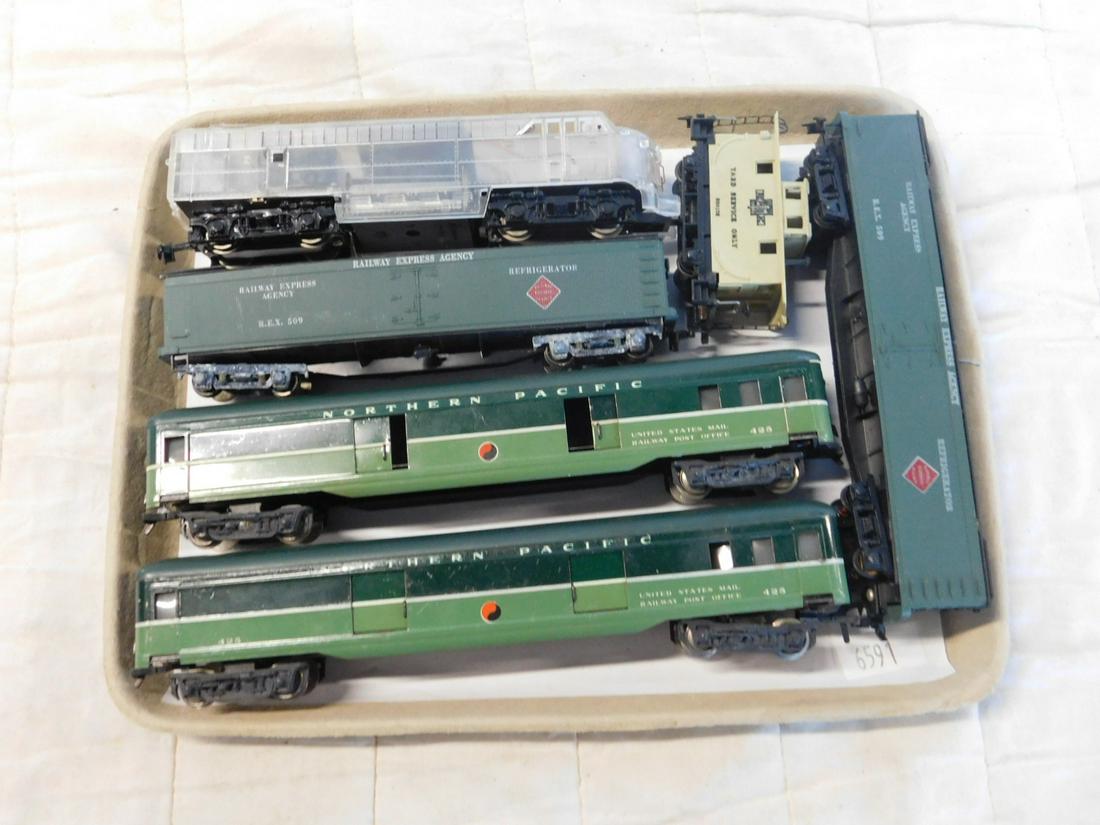 Lot Vintage HO Train Engine: Lot Vintage HO Train Engine, loose, no boxes including: rare AHM 4-0-4 engine with clear plastic body shell, two Fleischmanns tin Northern Pacific US Mail Railway Post Office train cars, No. 425 (made