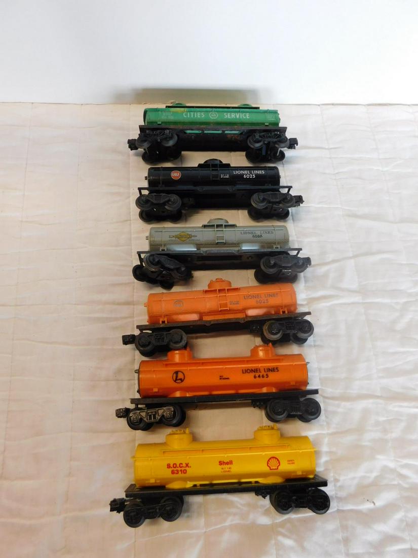 6 Lionel Post War & Other Tanker Train Cars: Six Lionel Post War & Modern Era Tanker Train Cars, loose, no boxes all metal bottom plastic top including: single dome, two Lionel Lines 6025, Gulf (orange and black), and one 6035, Sunoco (gray), pl