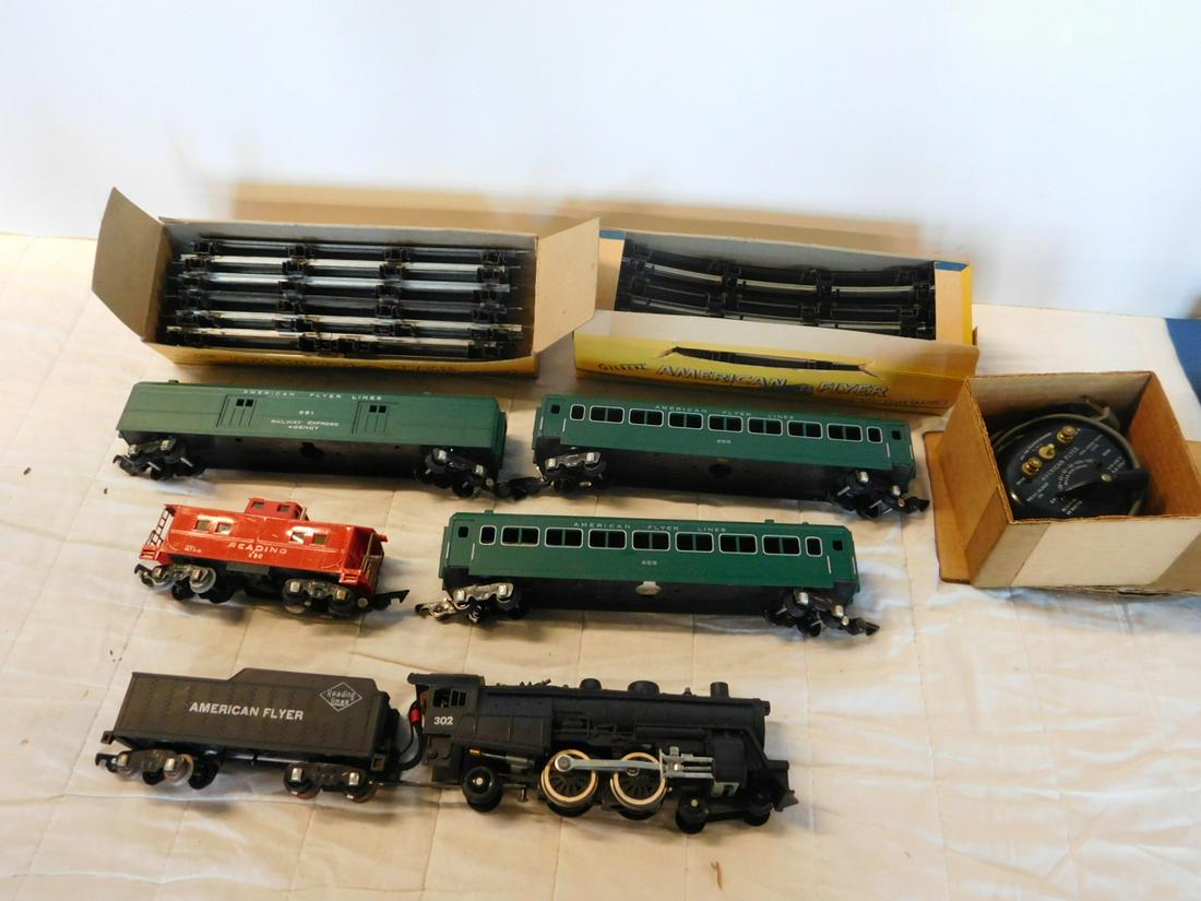Vintage American Flyer Train Set: Vintage American Flyer Train Set, 3/16" scale, all like new in original boxes with outer box with label including: Reading Lines 4-4-2 locomotive 302 with matching tender, three green train cars - two