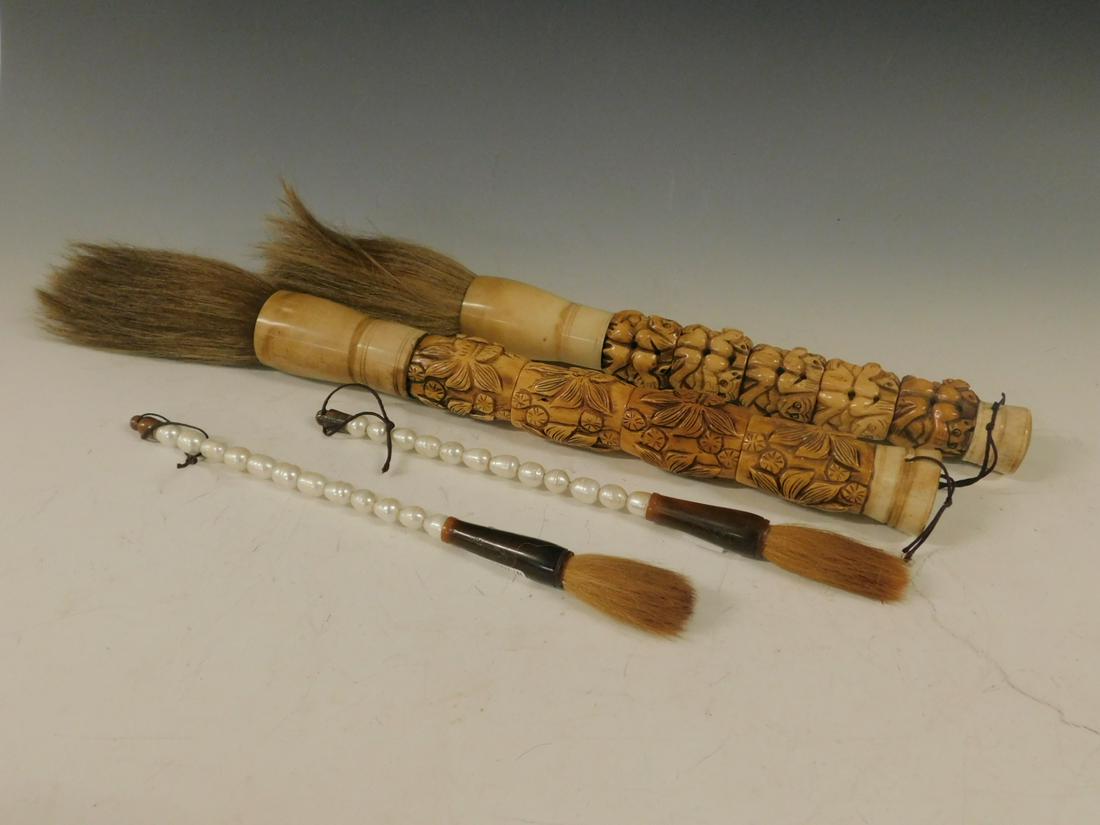4 Chinese Calligraphy Brushes: Four Chinese Calligraphy Brushes includes: 15' fish carved bone handle; 14" See, Speak, Hear No Evil monkey carved bone handle and two 9 1/2" pearl handles with horn fittings. CONDITION: Very good unu