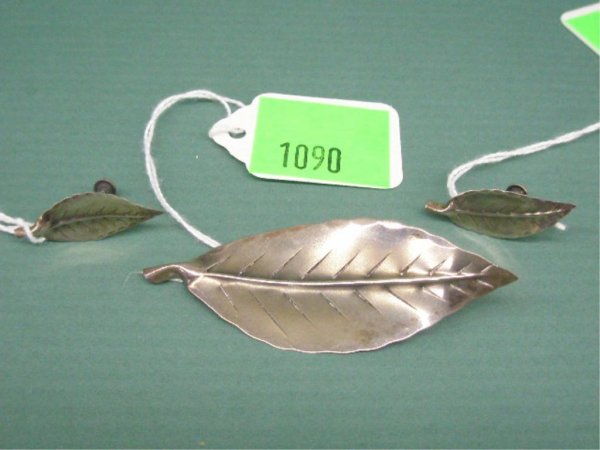 Stuart Nye Sterling Leaf Pin & Earrings: Vintage Stuart Nye signed sterling silver leaf pin & earrings set
