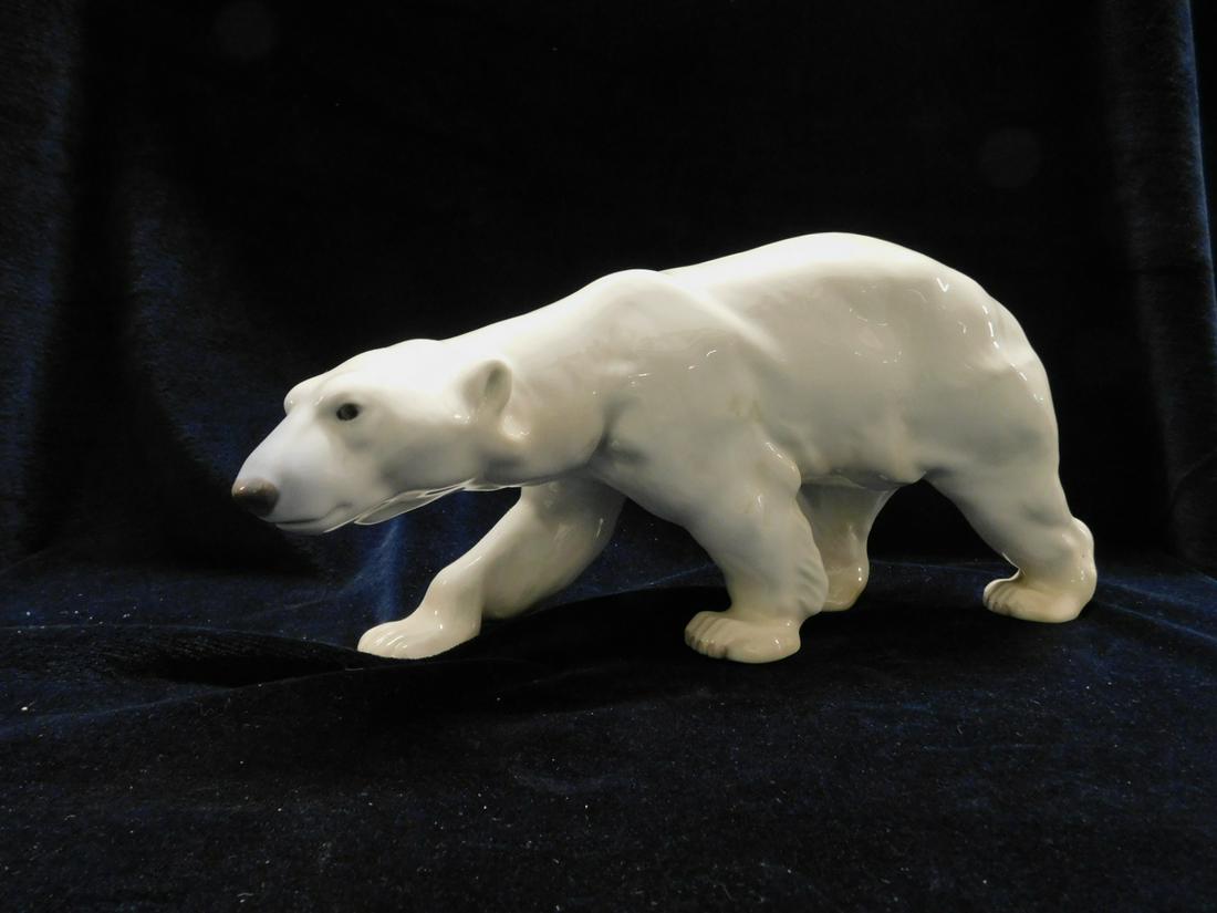 Bing & Grondahl Polar Bear: Bing & Grondahl Polar Bear, No. 1785, a walking porcelain Polar Bear 12"l, 5 3/4"h. CONDITION: Very fine condition. No issues identified.