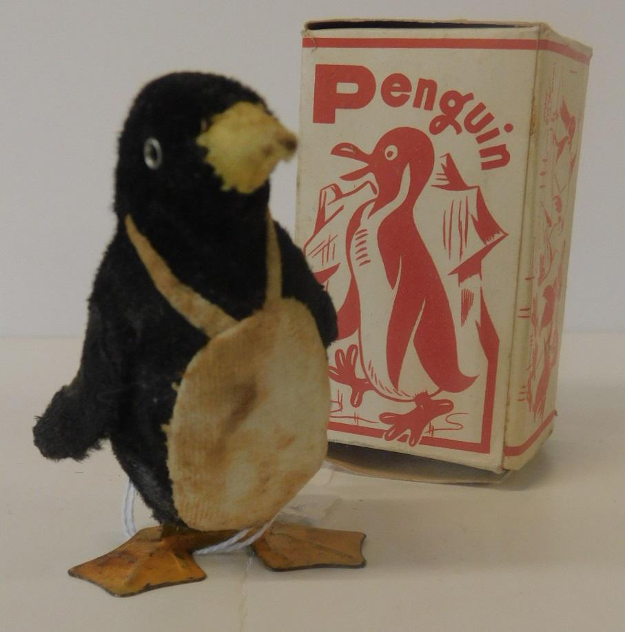 Penguin Key Wind Toy (1 of 3)