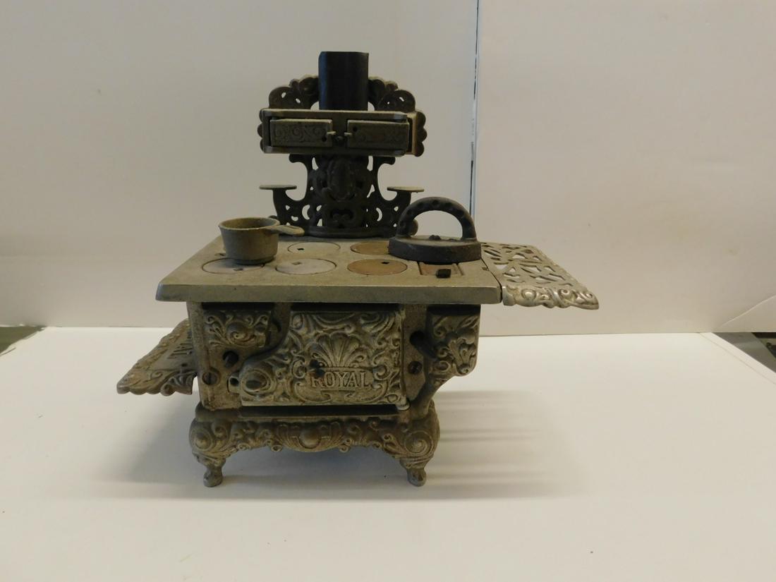 Royal Child's Cast Iron Toy Stove (1 of 6)