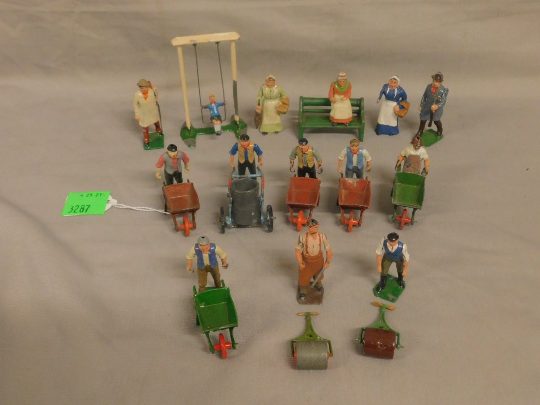 23 Vintage Lead Swing Arm Toy Figures Etc. (1 of 5)