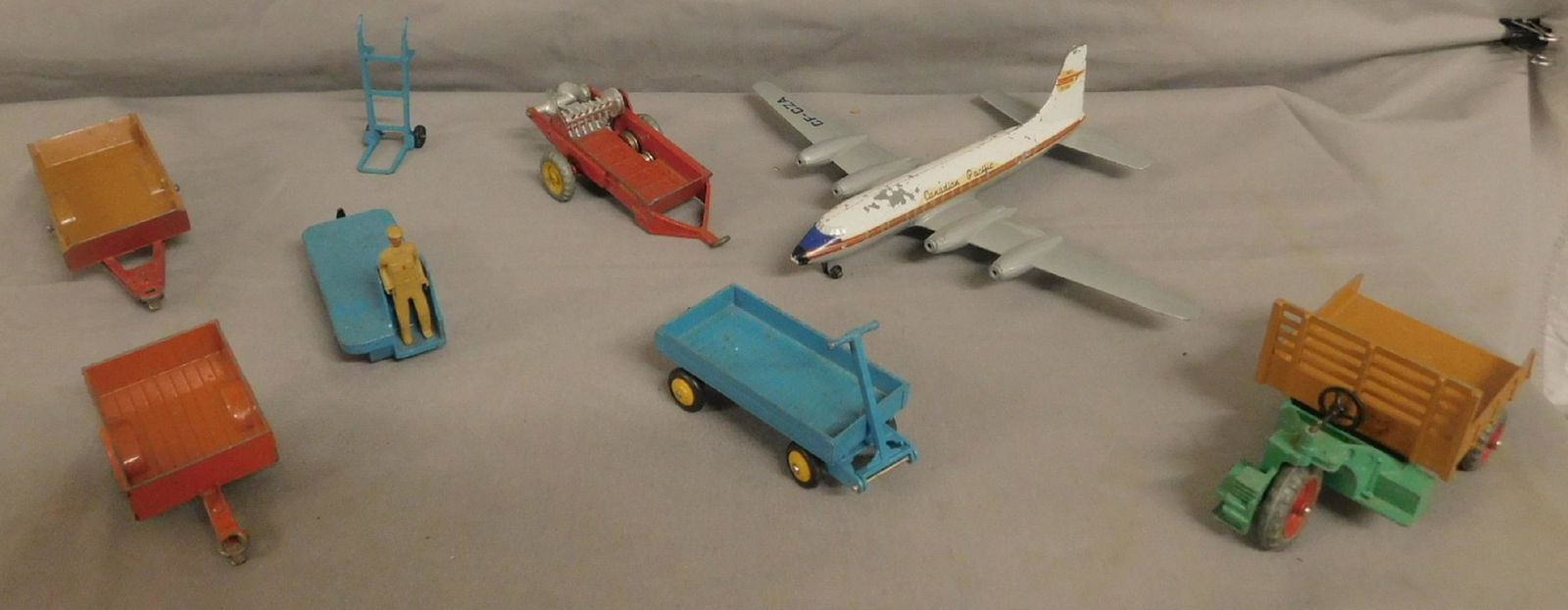 8 Dinky Toys (1 of 3)