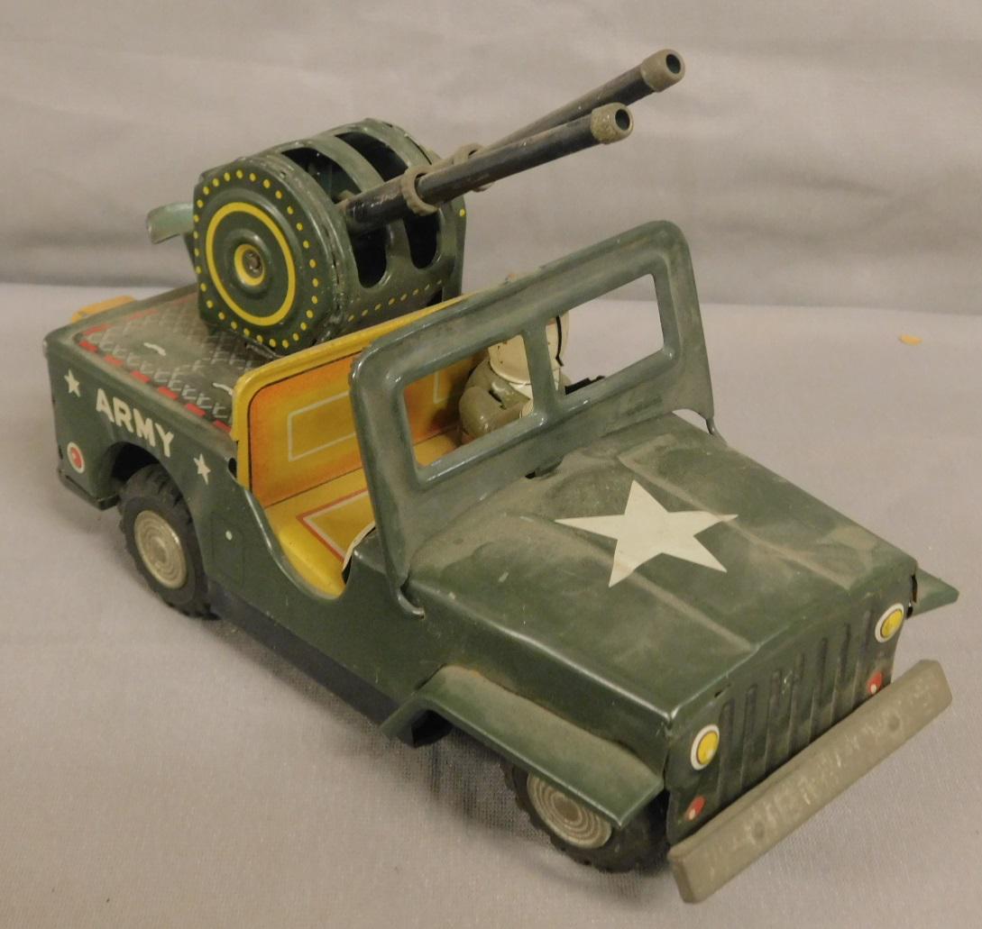 Tin U.S. Army Friction Jeep (1 of 4)