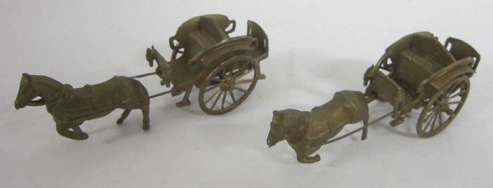 2 Miniature Metal Horse & Carriages (1 of 4)