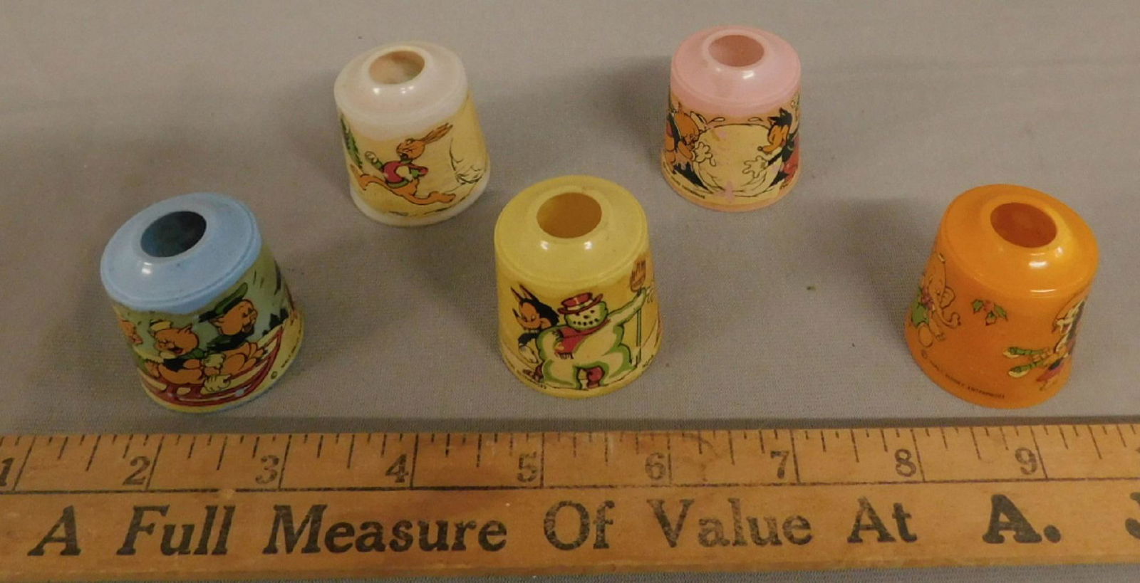 5 Vintage Noma Plastic Shades (1 of 5)