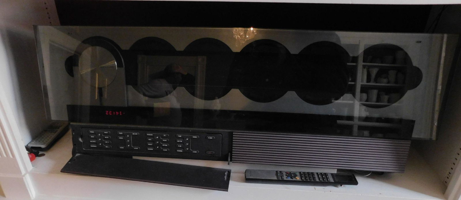 Bang and Olufsen Stereo System: Bang and Olufsen Stereo System, including; 6 disc CD player, BEO Sound 9000 with remote, Master Control panel 5000, set of speakers,Beolab 2000 with manual. Condition; working, one hinge on flip door