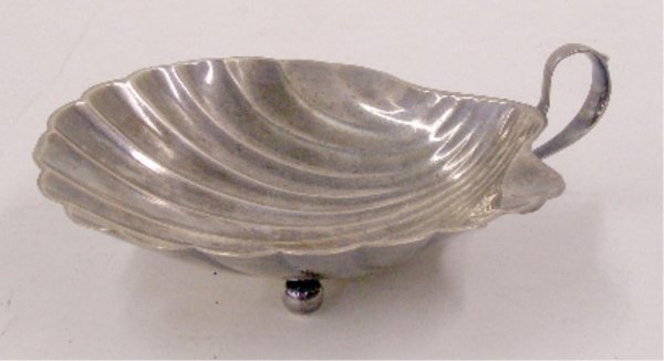 Sterling Silver Shell Form Dish: Black Starr/Gorham sterling silver 5 1/2" x 4 3/4" x 1 1/2" handled & footed shell form dish, 2.73 oz