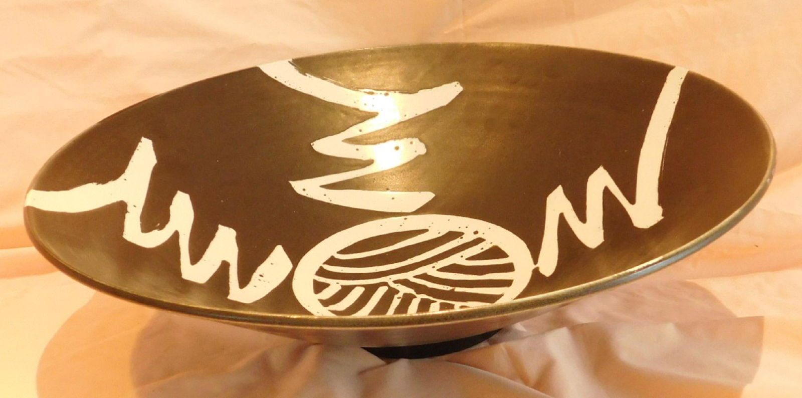 Porcelain Artisans Center Bowl (1 of 6)