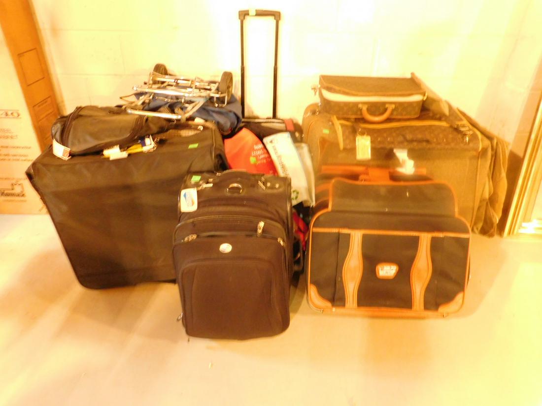 Lot Assorted Luggage (1 of 4)