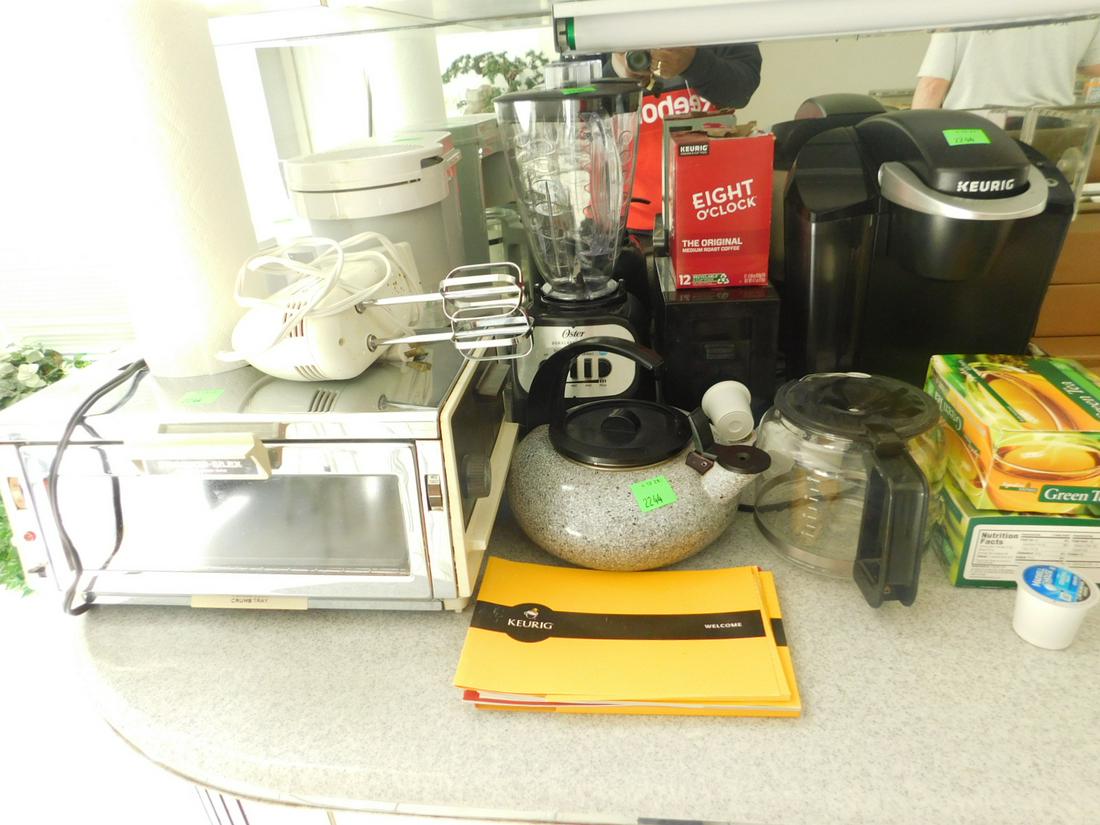 Lot Kitchen Appliances: Lot kitchen appliances including; Keurig coffee maker with K-cups, Oster 3 speed blender, Proctor Silex toaster oven, Mr. Coffee and other. Condition; untested