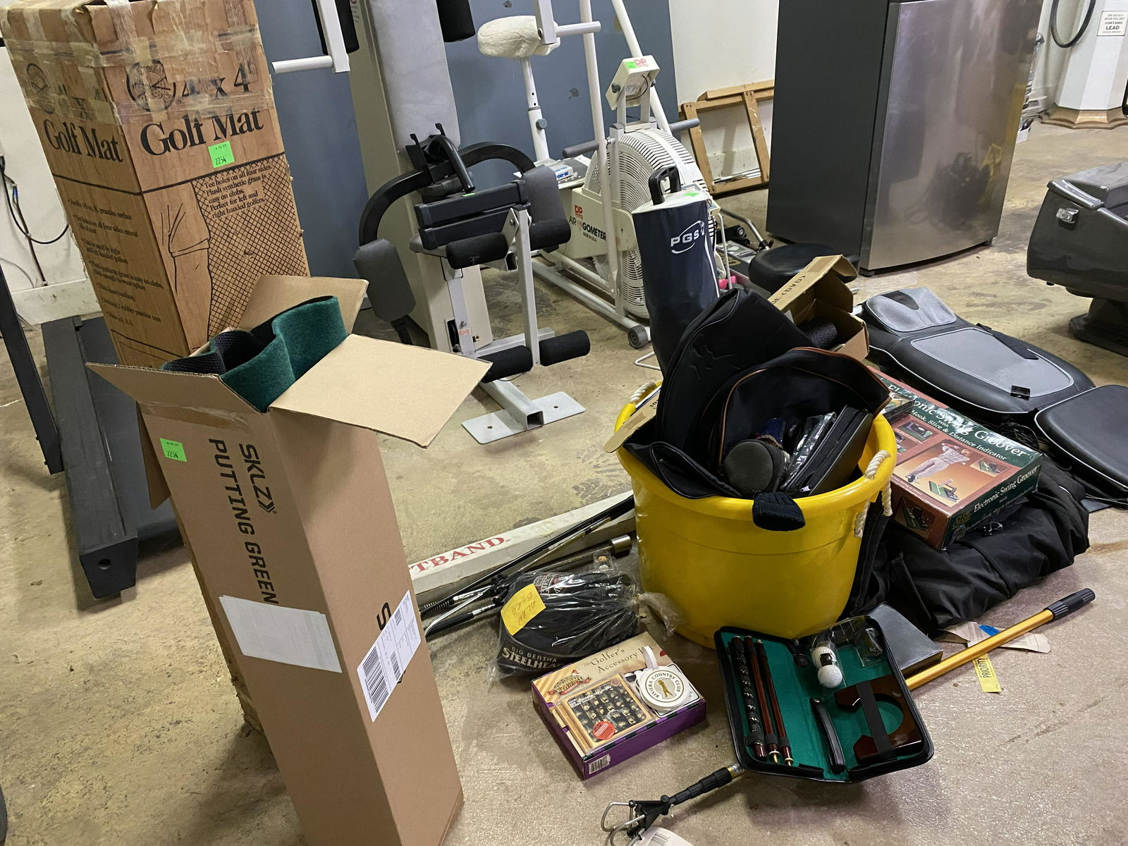 Lot Golf items (1 of 12)