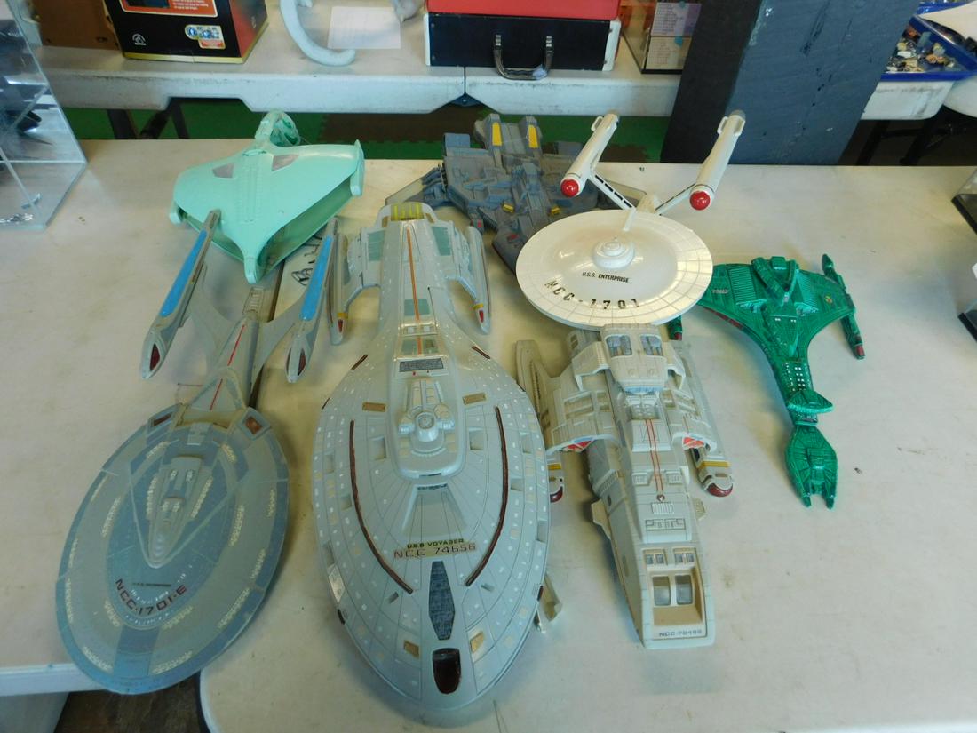 7 Plastic Scale Model Star Trek Ships: Seven Plastic Scale Model Star Trek Ships, Federation and other including: Enterprise NCC 1701, 18"l and NCC 1701 - E, 19 1/2"l, U.S.S. Voyager NCC 14656, Klingon, 13 1/2", Romulan, 13" and two other,