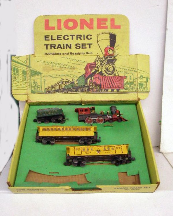 Post War Lionel The General Train Set: Post war Lionel O-27 gauge #1612 The General electric passenger 4 piece train set w/ box, #1862 General 4-4-0 Locomotive, #1862 T Tender, #1865 Western & Atlantic Coach & #1866 Western & Atlantic Bagg