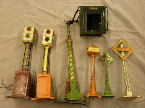 Lionel Standard Gauge & Other Accessories: Pre war Lionel Standard gauge & other accessories, (2) #78 Train Control Block Signals, #77 Automatic Crossing Gate, #205 Freight Container, #57 Lamp Post, #068 Crossing Sign & Crossing Sign (no numbe