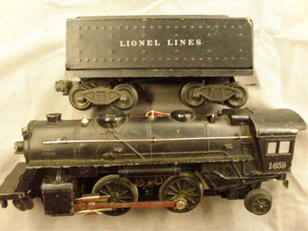 Lionel O-27 Gauge Locomotive & Tender: Post war Lionel O-27 gauge #1655 Steam 2-4-2 Locomotive & #6654W Tender