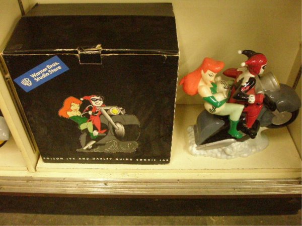 Warner Bros. Poison Ivy/Harley Quinn Cookie Jar: 1999 Warner Bros. Studio Store Poison Ivy/Harley Quinn cookie jar w/box