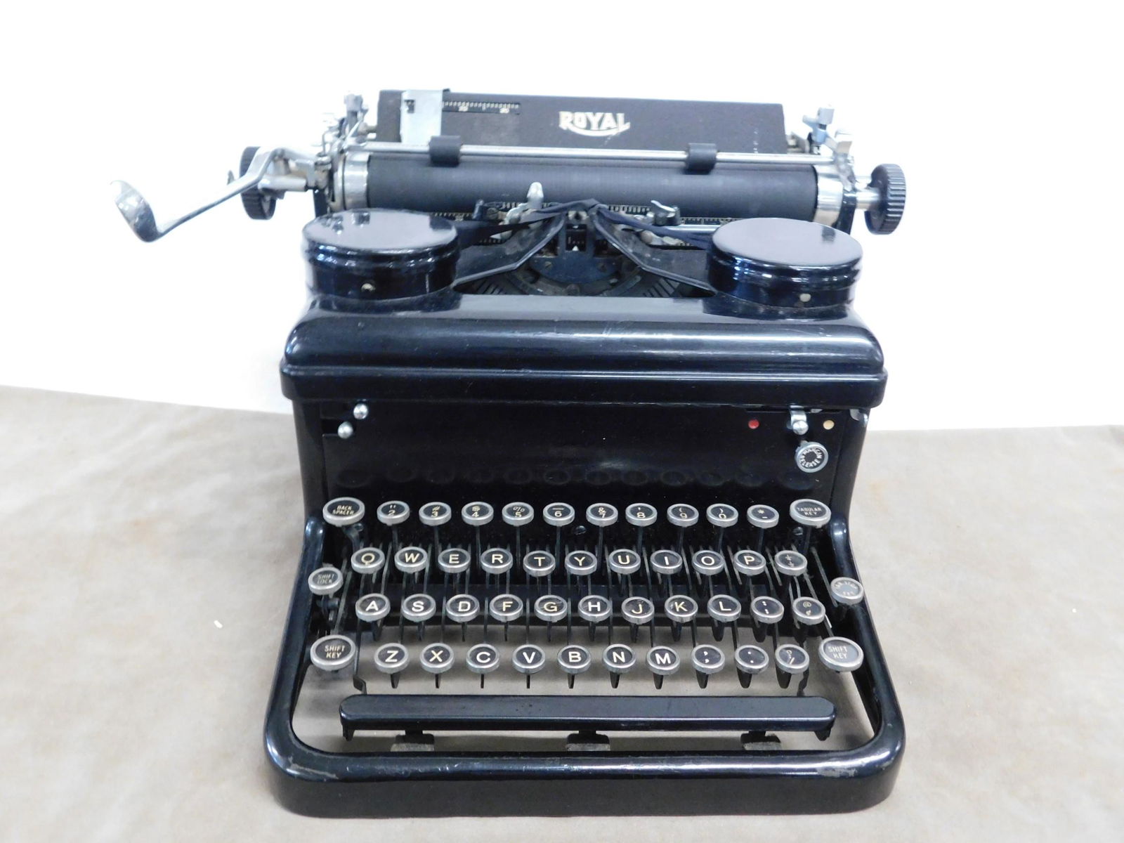 Vintage Royal Typewriter: Vintage Royal Typewriter, black enameled metal, possibly KHM model 1937. CONDITION: Good working cond.