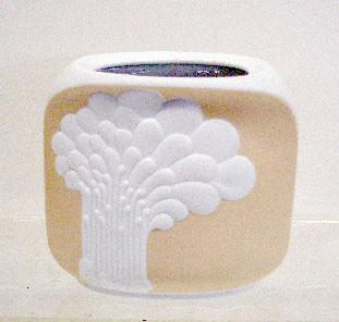 Kaiser Porcelain Syrakus Vase: Kaiser two tone porcelain 5" "Syrakus" vase, designed by M. Frey.