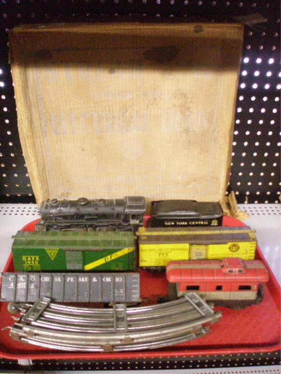 1950's Marx Stream Line Electric Train Set: 1950's Marx #25000 Stream Line Electric 6 piece train set w/box & track, #999 die cast 2-4-2 Locomotive, New York Central Tender, #1950 GAEX-DF boxcar, #35461 Pacific Fruit Express Refrigerator car, #