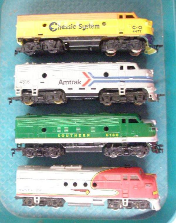 HO Scale Engines: Four HO scale engines, Bachman Santa Fe, Life Like #6130 Southern Pacific, Tyco #4316 Amtrak & #4472 Chessie system, made in Hong Kong. CONDITION: Very good w/minor wear.