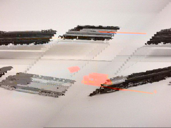HO Scale Engines & Locomotive: Four HO scale engines & locomotive, Bachman #100 Amtrak, Pence #4828 Pennsylvania Electric GG1& unmarked #3944 Santa Fe engines & Bachman #5601 C.B. & Q locomotive. CONDITON: Very good w/minor wear.