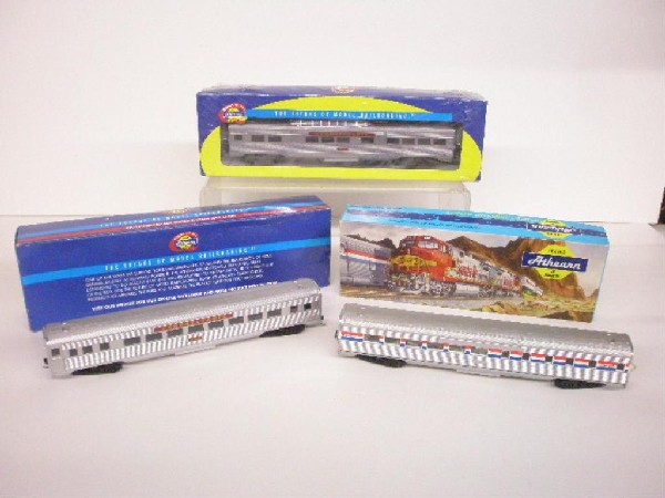 Athearn HO Passenger & Diner Cars: Athearn HO scale passenger & diner cars w/boxes, #7933 Pennsylvania Streamline Vista Dome (sealed), #7934 Pennsylvania Streamline Coach & #8509 Amtrak Phase III Streamline Diner. CONDITION: Pennsylvan