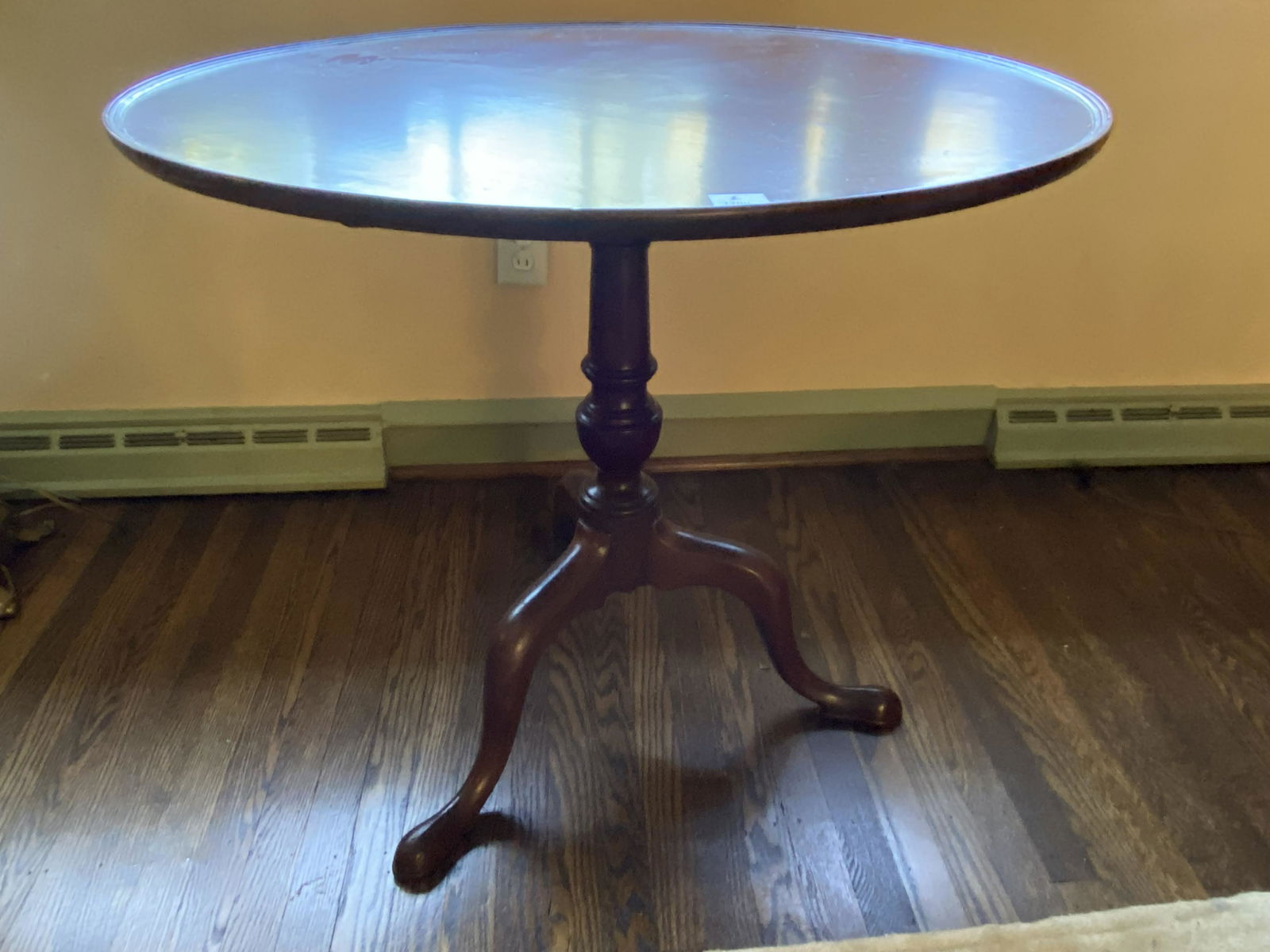 Queen Anne Tilt Top Tea Table (1 of 5)