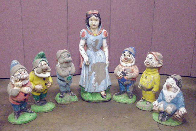 snow white and the seven dwarfs yard statues