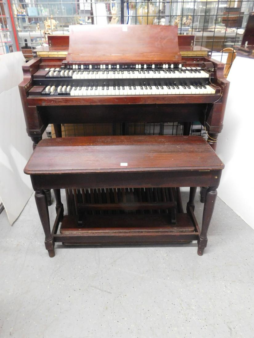 Hammond B-3 Organ, Bench & Speaker (1 of 4)