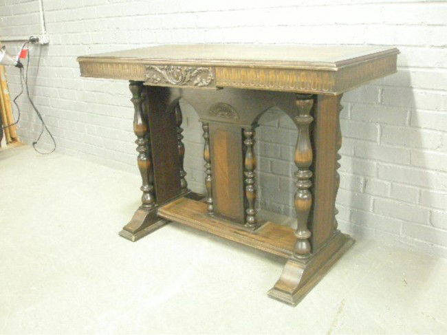 Tudor Style Mahogany Library Table: Tudor style library table, mahogany, early 20th c.