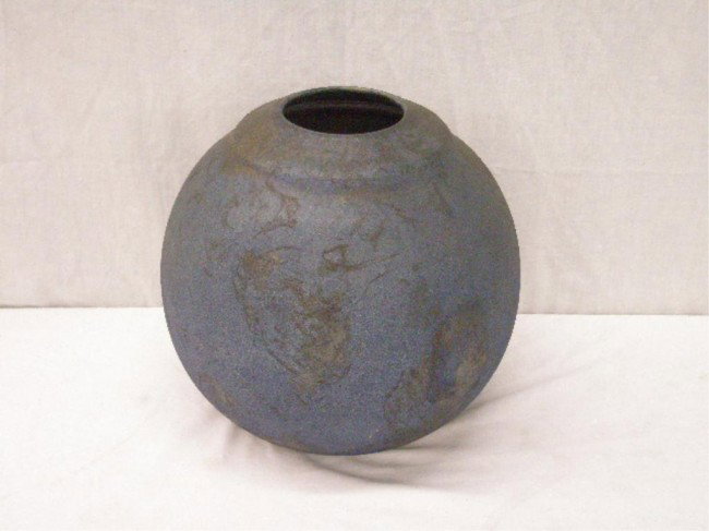 Gibson Contemporary Art Pottery Vase: Gibson 89 signed contemporary art pottery 10 1/4" vase.