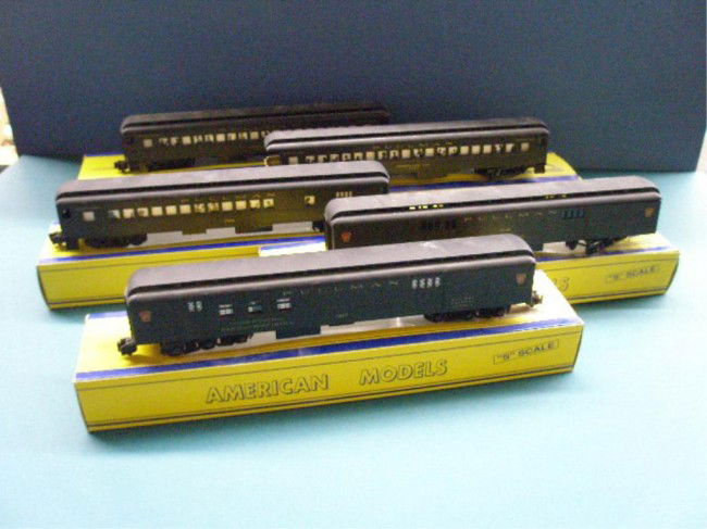 American Models "S" Scale Passenger Cars: American Models 1/64 "S" scale Pullman hi-rail passenger cars w/original boxes, #1118 Combine, #1202 Coach, #1346 Baggage, #1402 Observation & #1607 Railway Post Office. Condition: Very good with area