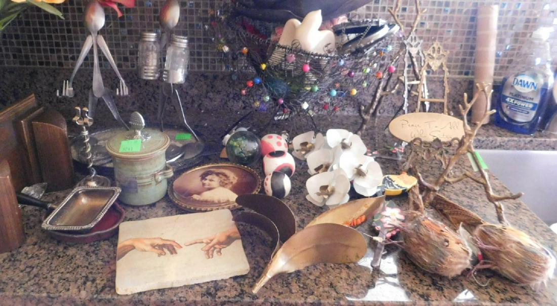Assorted decorator items lot (1 of 4)